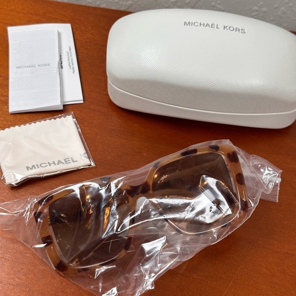 NWOT Michael Kors Mk 2238U Animal Print Brown Bellamonte Sunglasses. - Picture 3 of 4